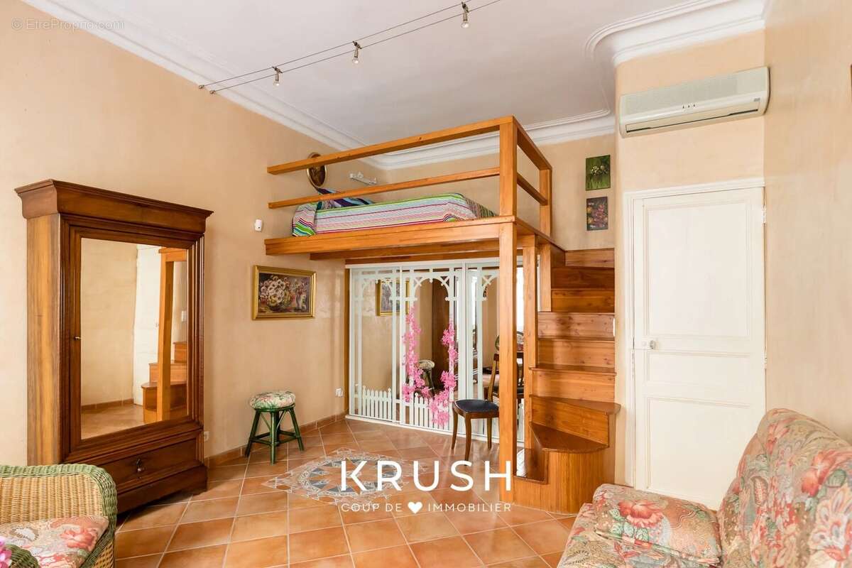 Appartement à MARSEILLE-1E