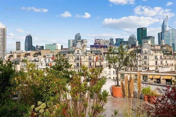 Appartement à NEUILLY-SUR-SEINE