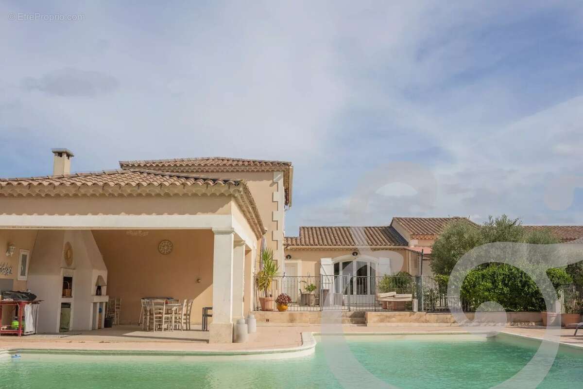 Maison à FONTVIEILLE