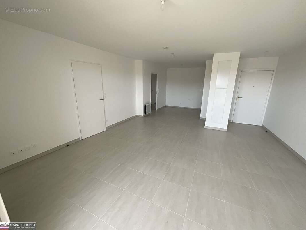 APT T4 offrant 91 m² avec terrasse 15 m² et parking privatif au 3° étage avec ascenseur... - photo 2
