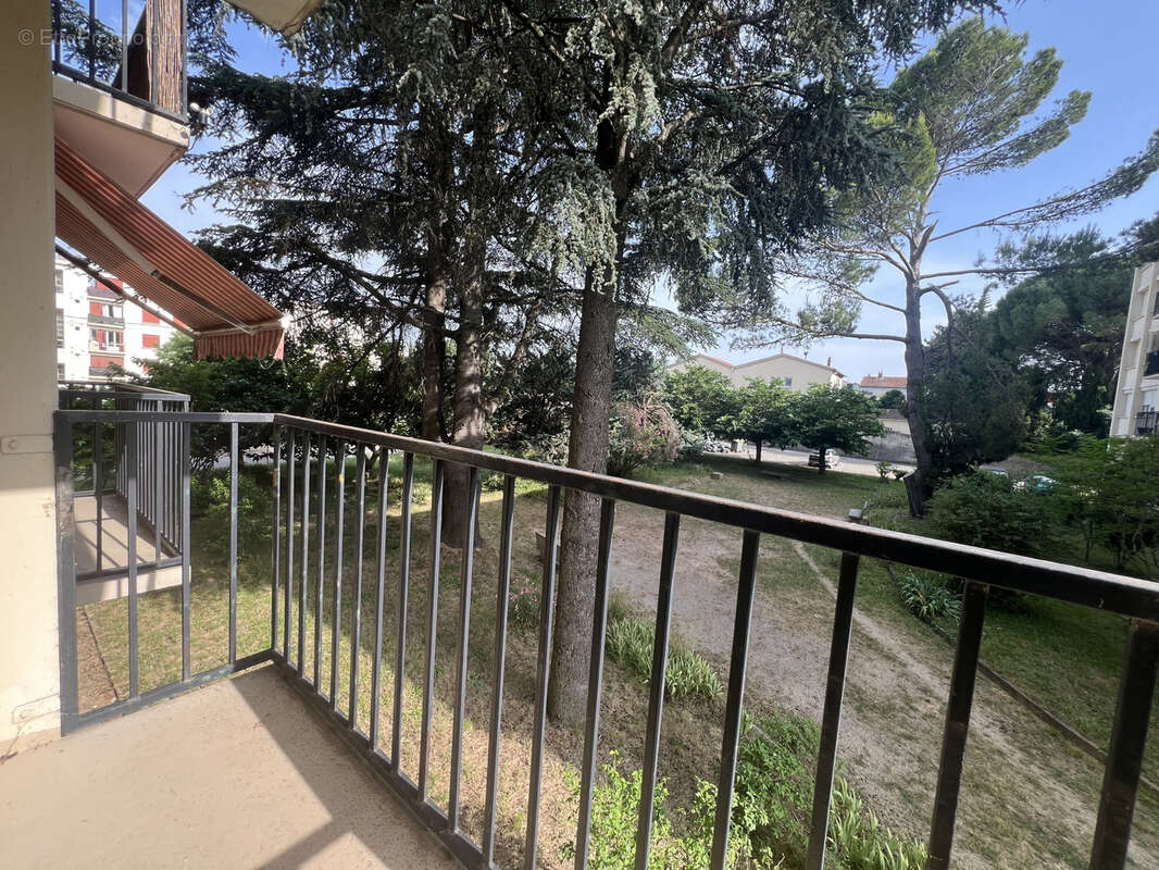 Appartement à BAGNOLS-SUR-CEZE