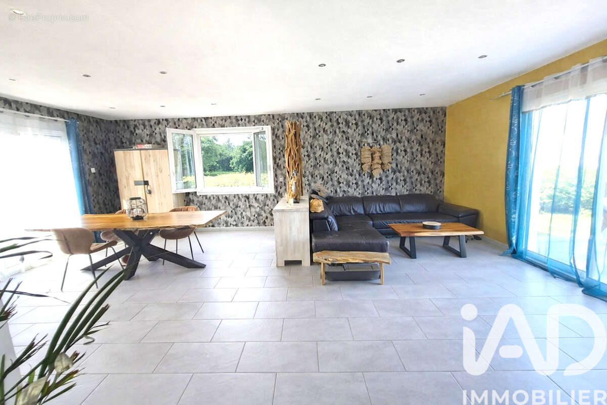 Photo 3 - Maison à CORQUILLEROY