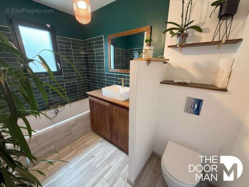 Maison à SAINTE-RADEGONDE-DES-NOYERS