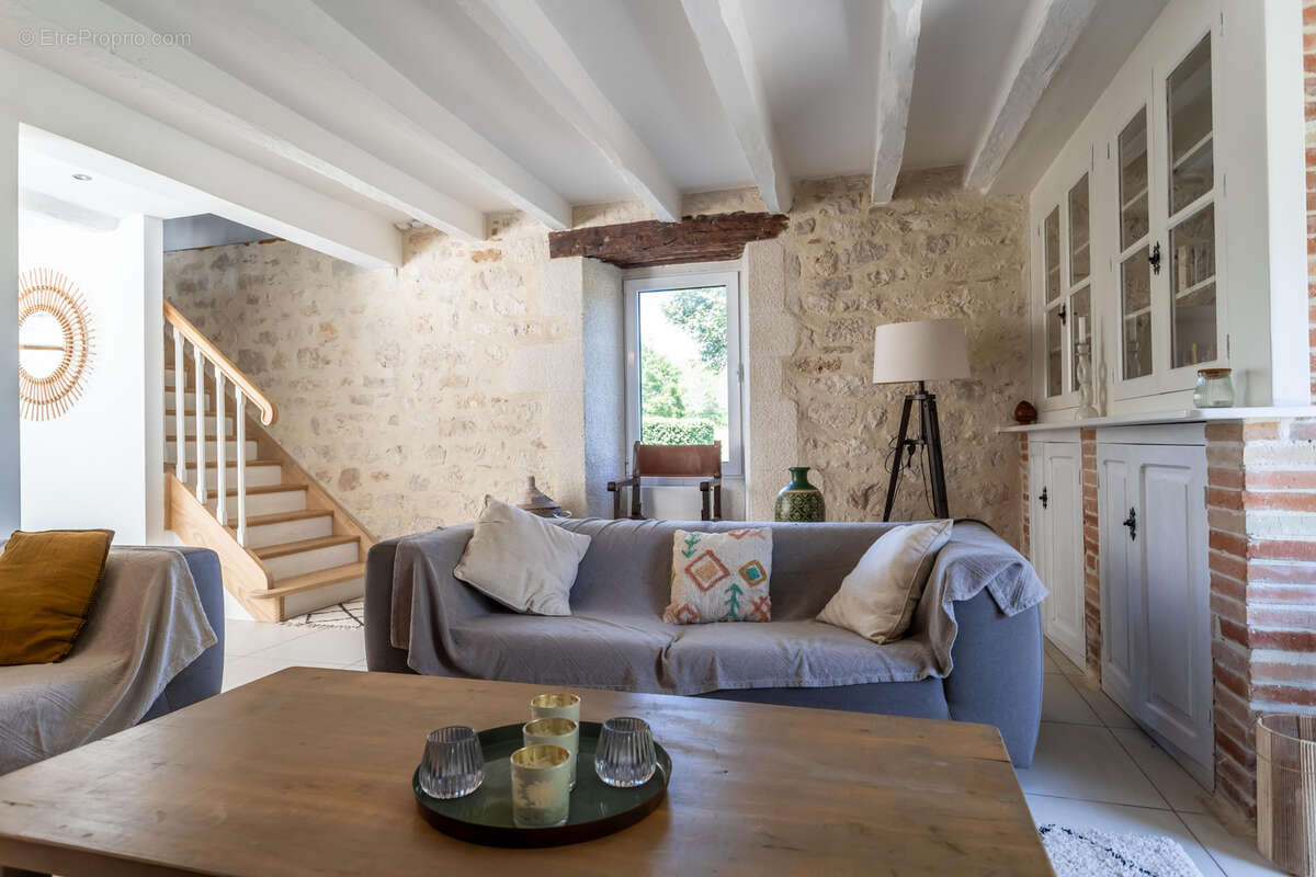 Maison à CASTELNAU-MONTRATIER