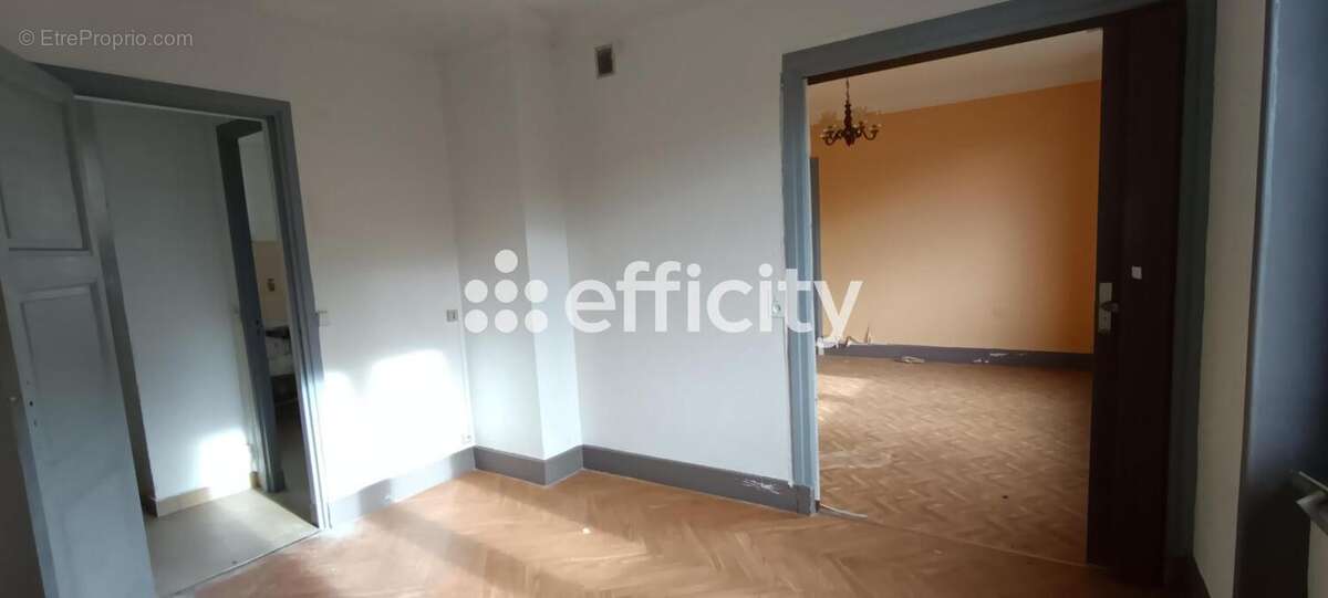 Appartement à LA MONNERIE-LE-MONTEL