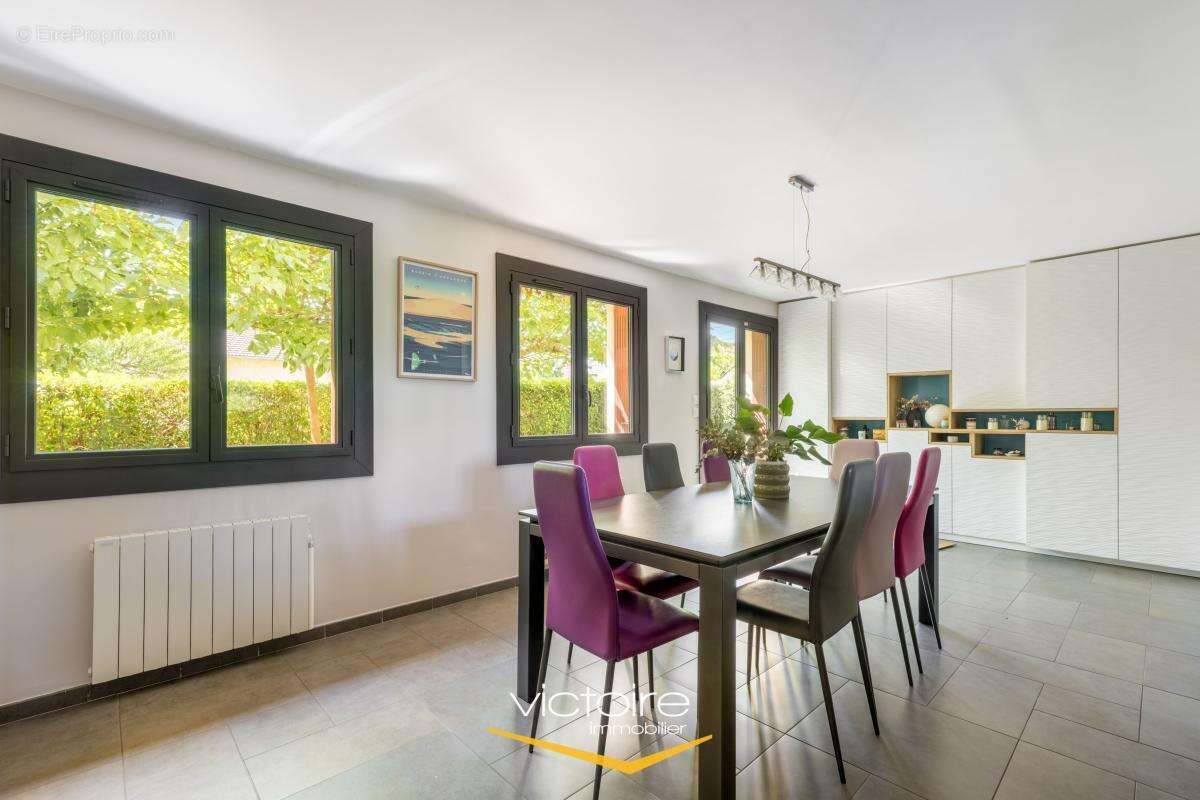 GENAS - Maison T5 avec jardin paysagé de 804 m2 avec piscine - photo 8