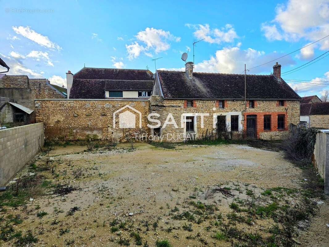 Photo 2 - Maison à COUSSEGREY