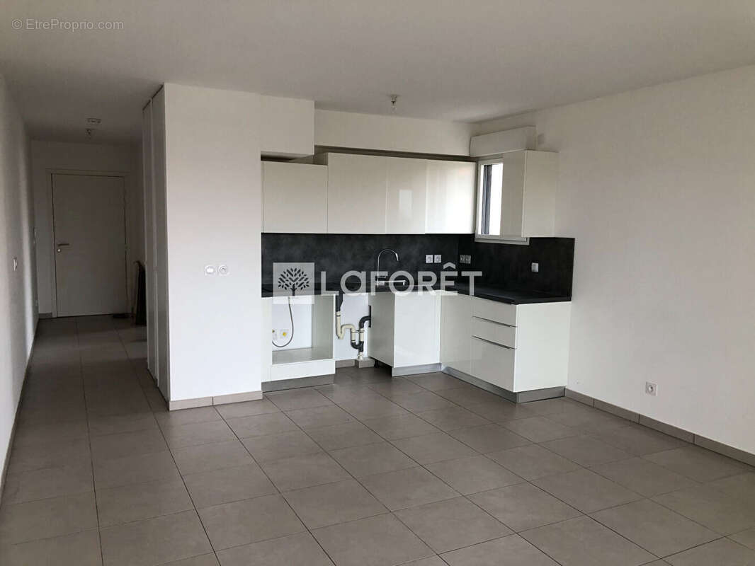 Appartement à SAINT-LAURENT-DU-VAR