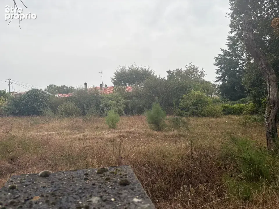 Terrain 320 m² · à Léognan · 162 000 €
