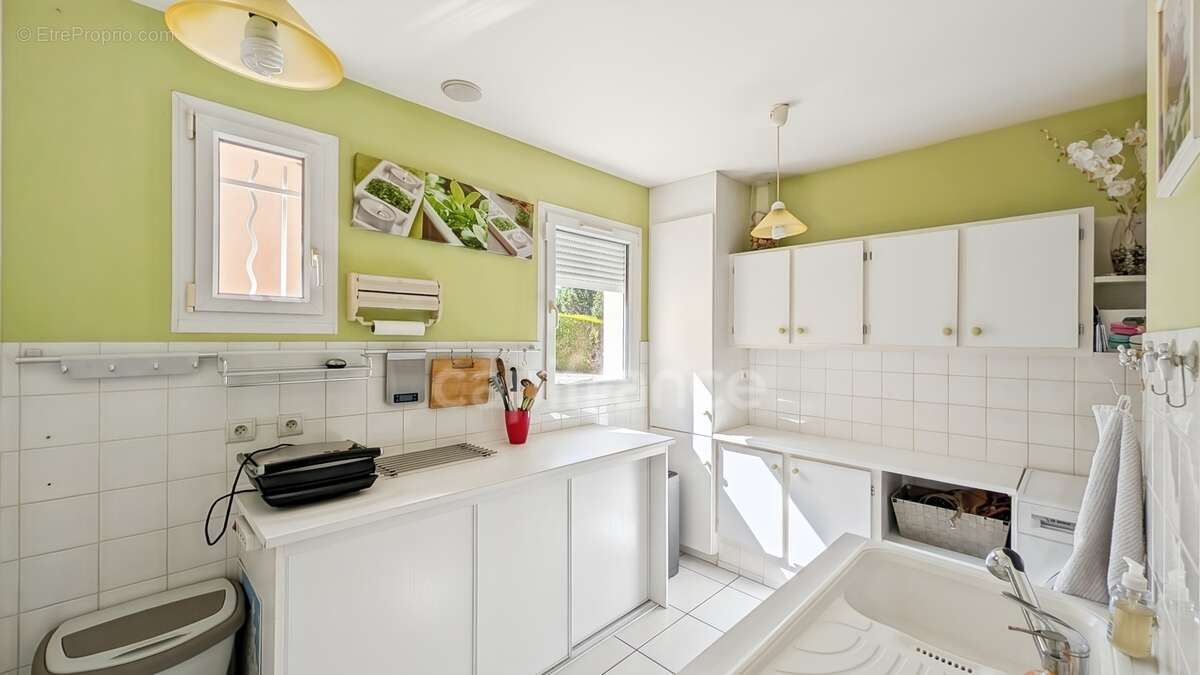 À 5 minutes de Chalon-sur-Saône (71) ​Superbe Villa de 200 m² double garage et dépendance Parc de 1 800 m² Piscine & Pool House  - photo 10
