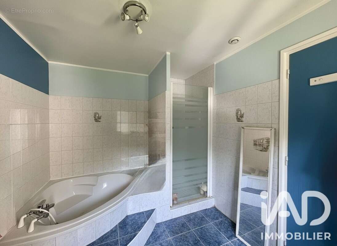 Maison 80 m² à Villeneuve-Le-Roi  - photo 6
