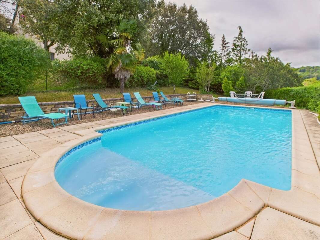 Maison pratique de 5 chambres avec piscine et appartement indépendant près de Sarlat, Dordogne - DPE C/C - Opportunité de revenu - photo 2