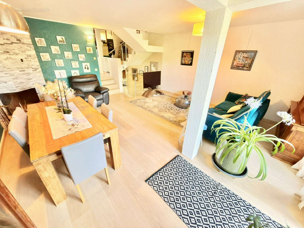 Maison à PREVESSIN-MOENS