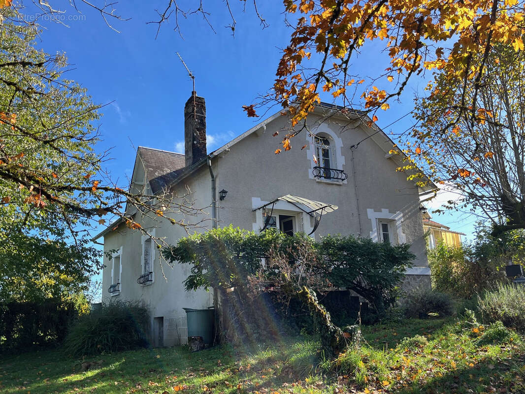 Mi-chemin Brive et Limoges - belle maison de village   7 pièces - photo 3