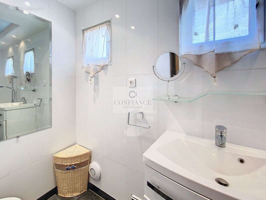 Appartement à SAINT-ETIENNE-DE-TINEE