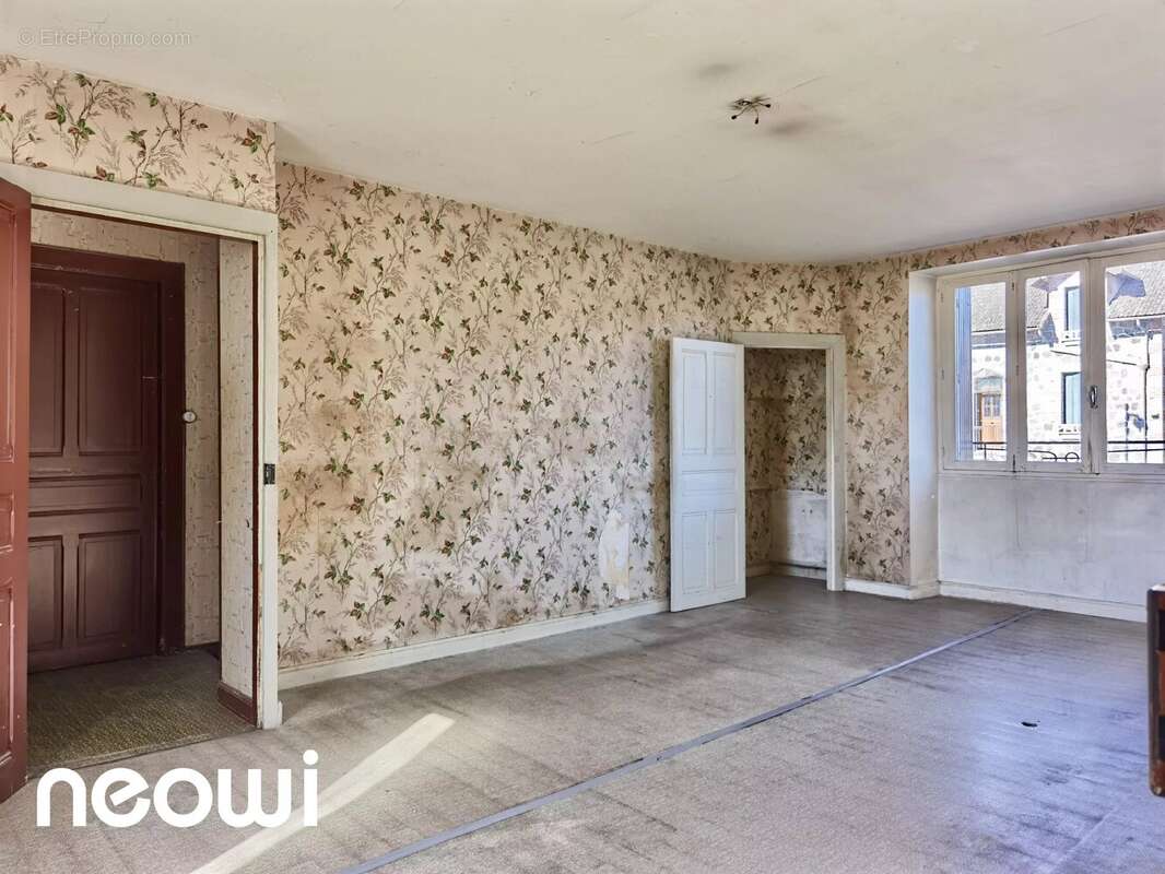 Bâtiment d'habitation de 6 pièces avec JARDIN et GARAGE - photo 6