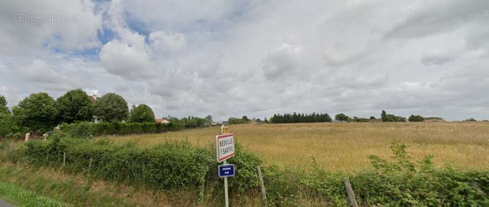 Terrain à NEUVILLE-SUR-SARTHE