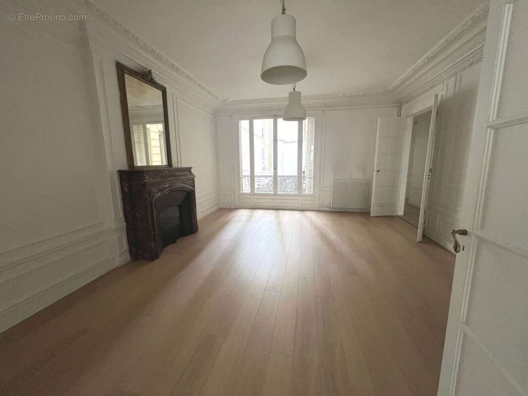 Commerce à PARIS-6E