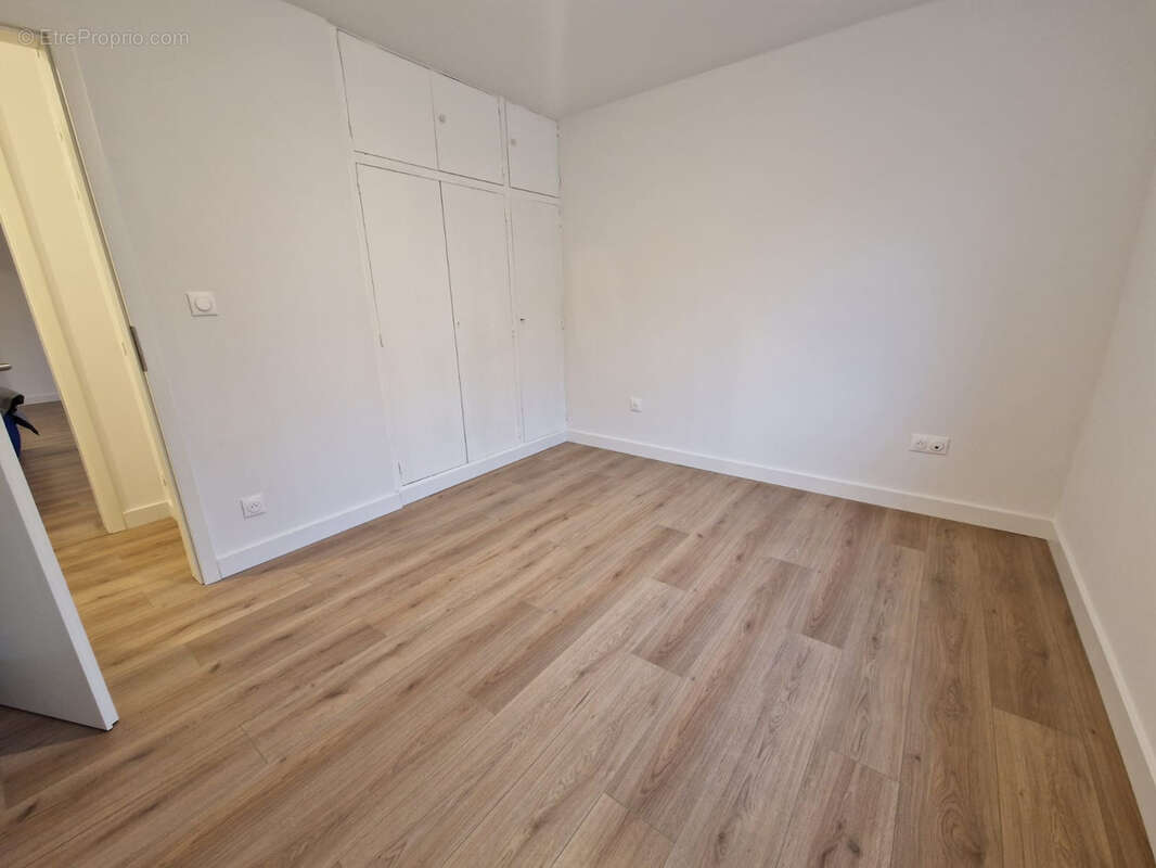 F3 entièrement rénové avec loggia et cave - photo 8