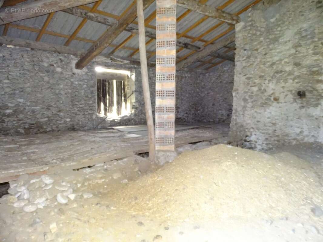 Appartement à LES MEES