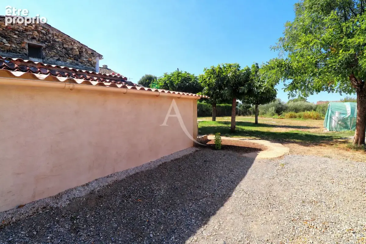 Villa lumineuse au calme avec terrasse dependance garage jardin arbore puit - photo 14