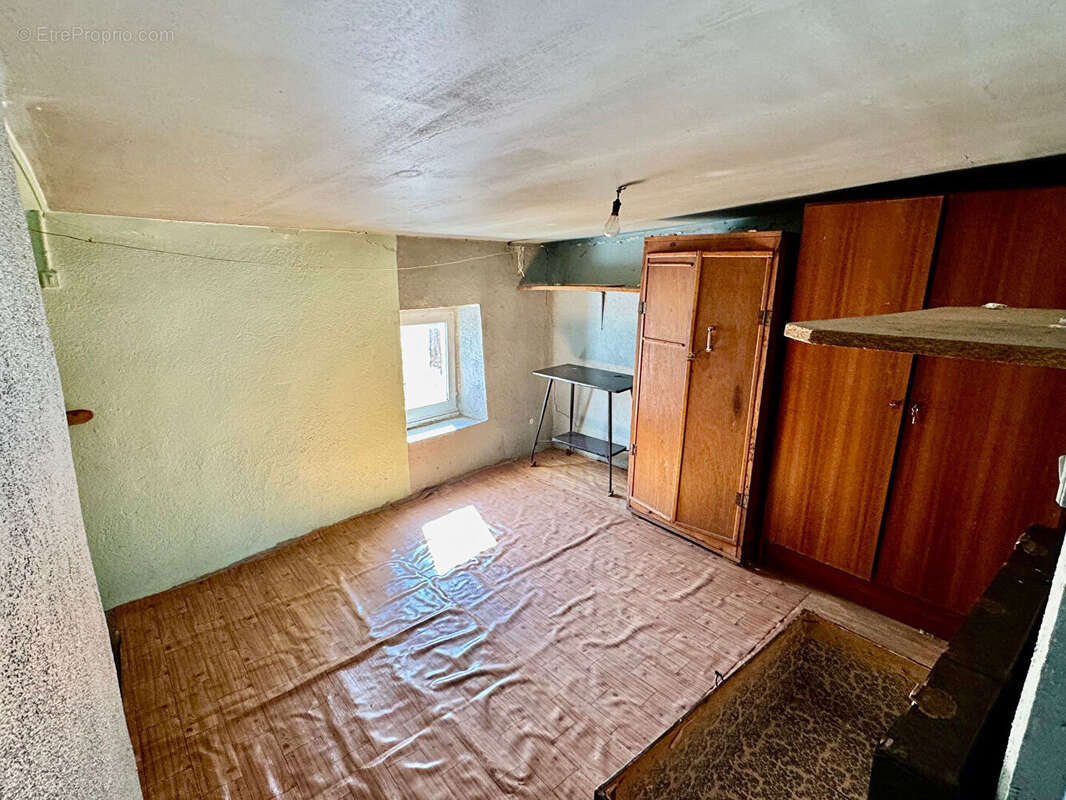 ROMAGNAT / Maison de bourg à vendre avec garage ! - photo 10