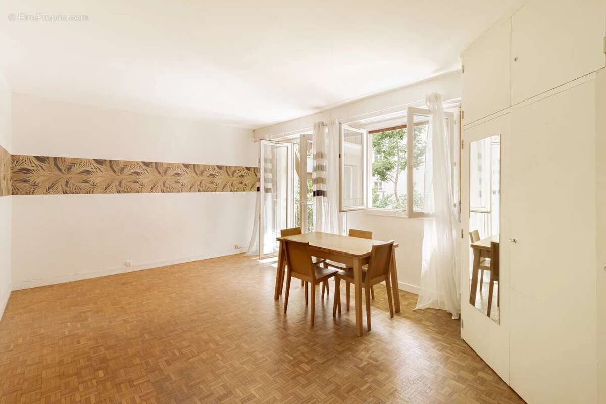 Appartement à PARIS-17E