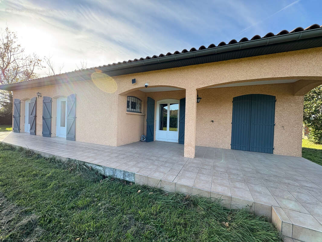 Maison à MONTAIGUT-SUR-SAVE