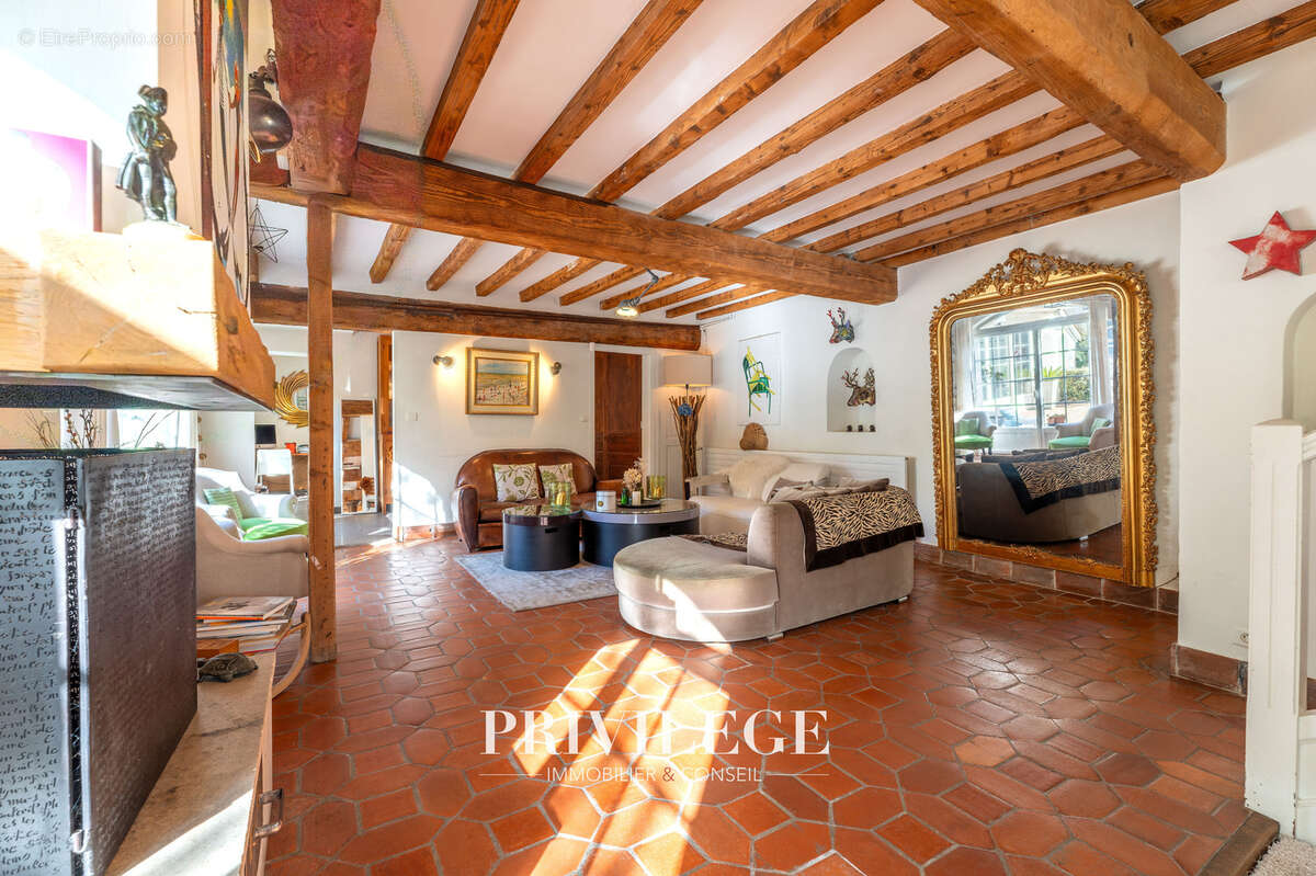 Maison à COLLONGES-AU-MONT-D&#039;OR