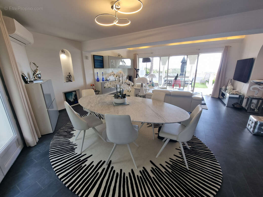 Limite mandelieu ville t4/t5 de 150m2 vue mer panoramique jardin entourant jacuzzi garage - photo 23
