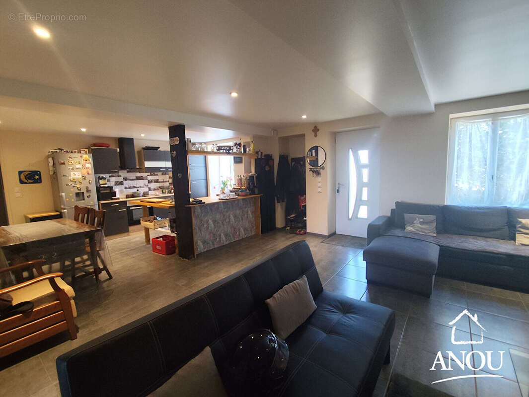 Maison à SAINT-HILAIRE-LA-GRAVELLE