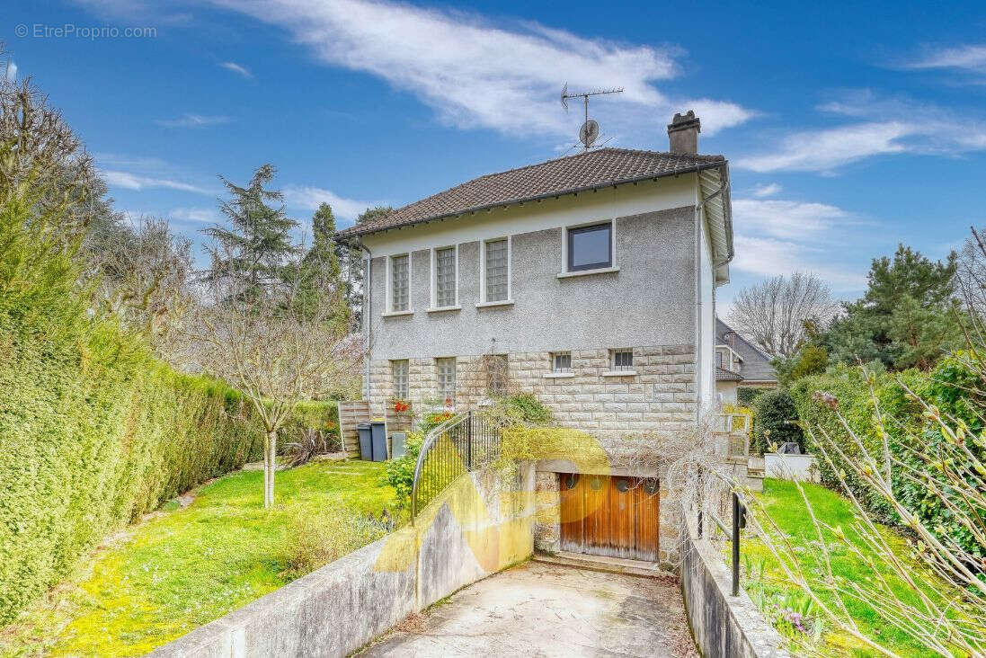 Maison à VERRIERES-LE-BUISSON