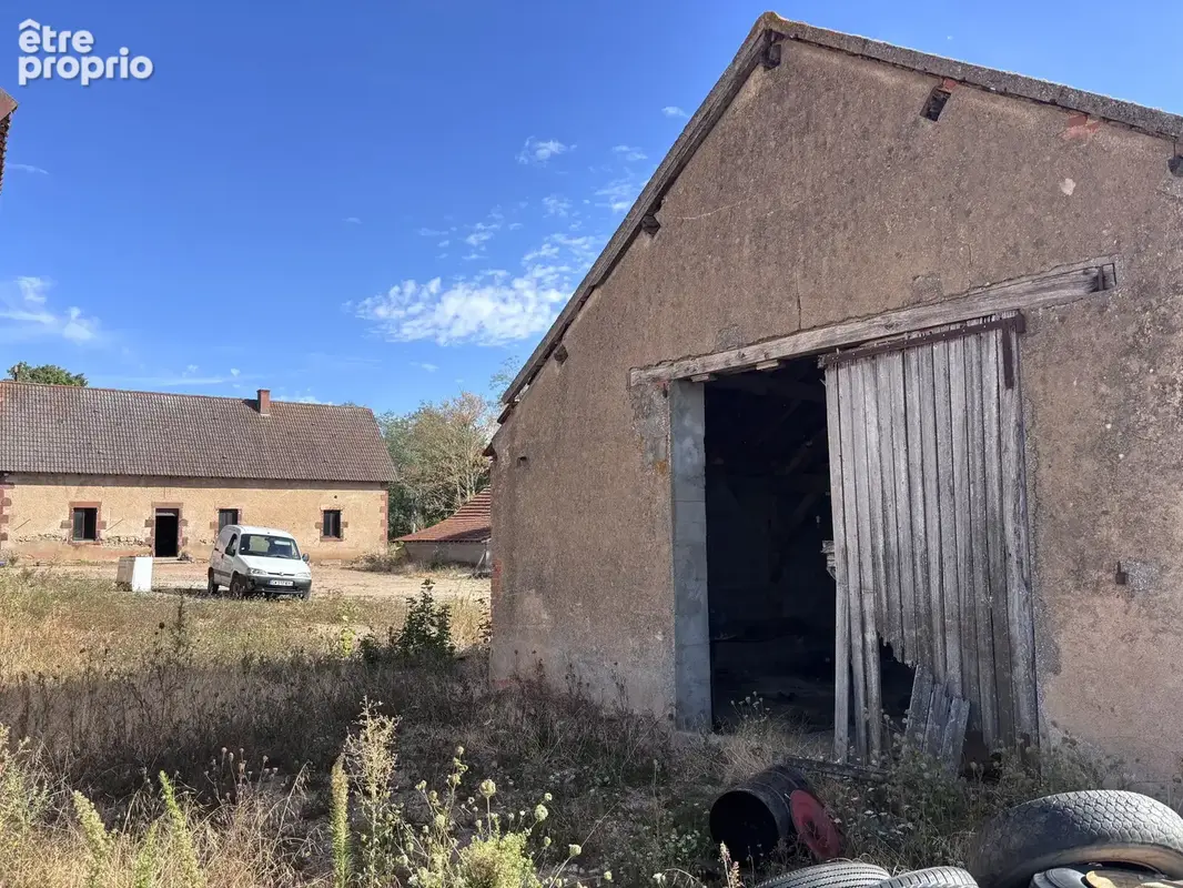 Le Donjon - Ferme à rénover avec une grande grange et des dépendances, sur un terrain de plus de 3 hectares co - photo 26