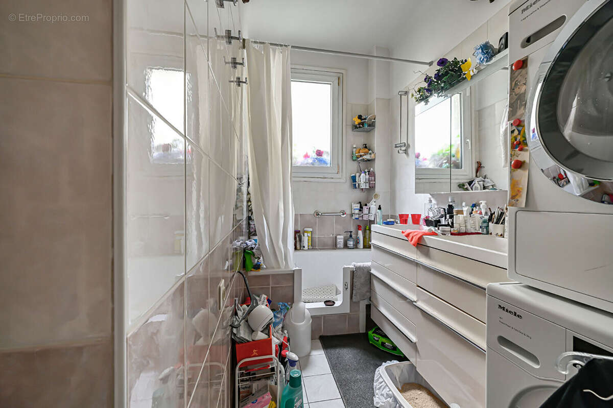 Appartement à PARIS-14E