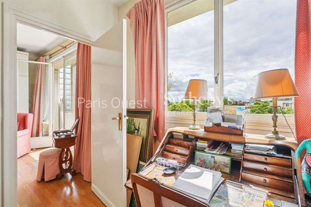 Appartement à NEUILLY-SUR-SEINE