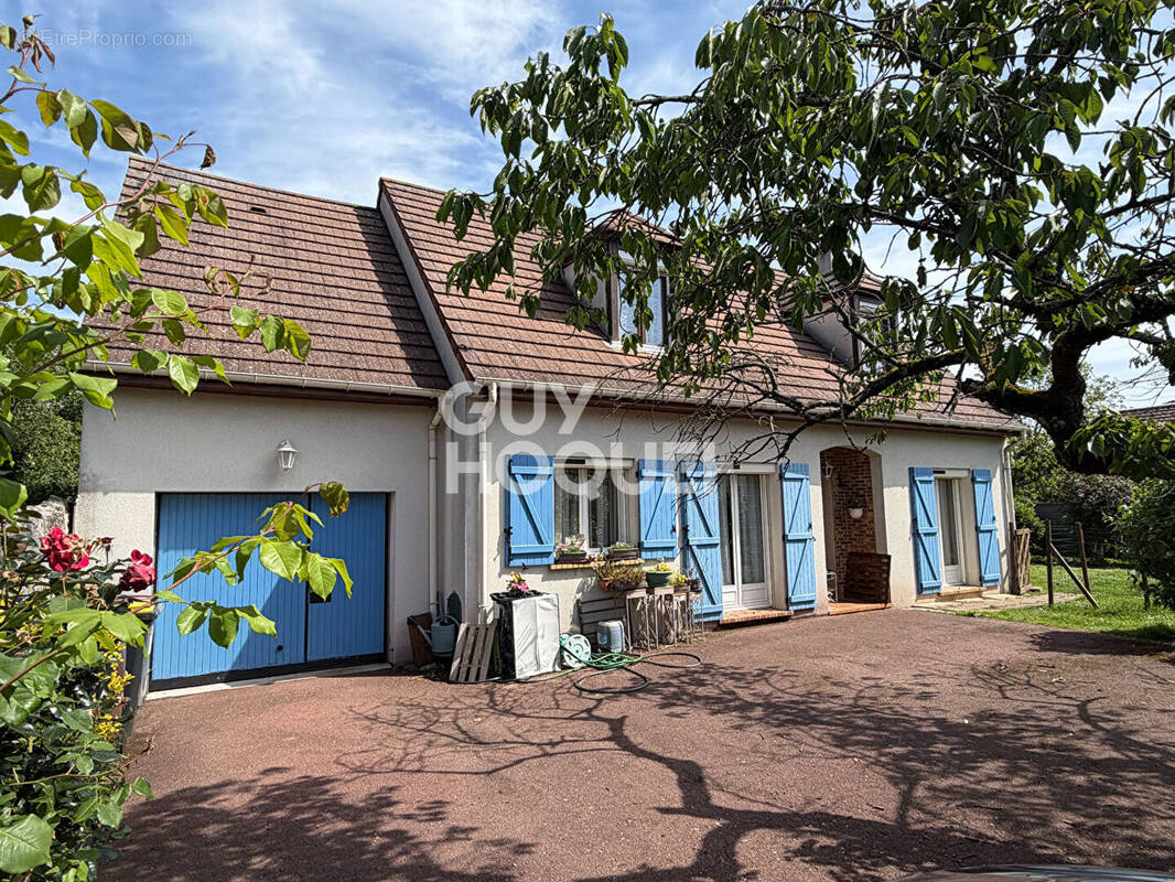 Maison à LE COUDRAY-MONTCEAUX