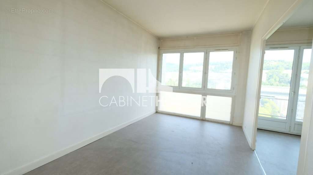 Appartement 97 m² à Saint-Etienne  - photo 5
