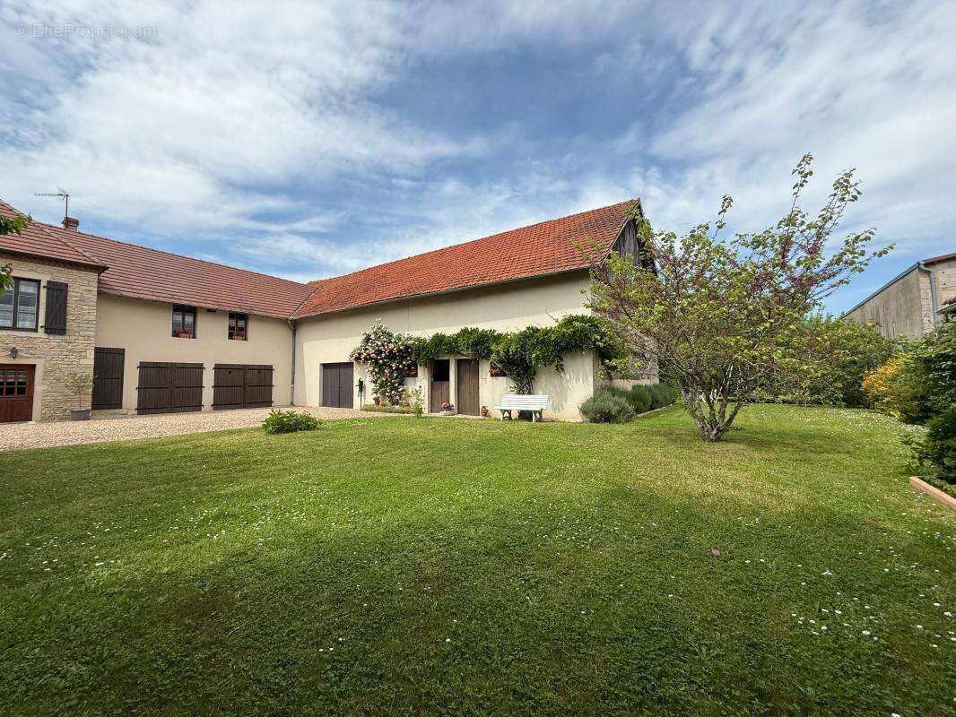 Maison à BESSEY-LES-CITEAUX