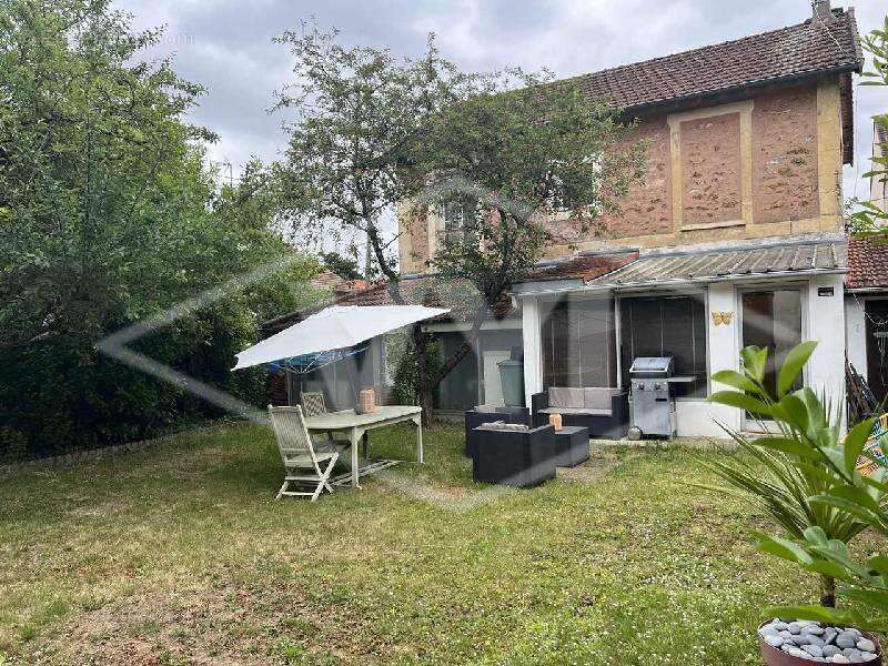 Maison à COMBS-LA-VILLE