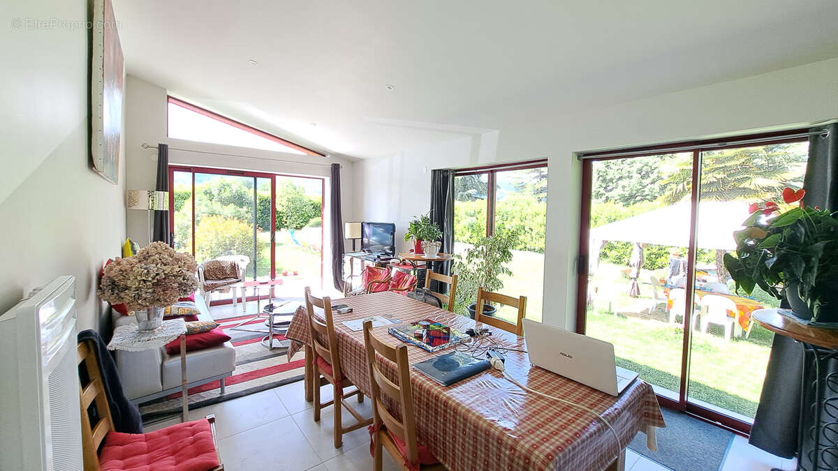 Maison à PRAT-BONREPAUX