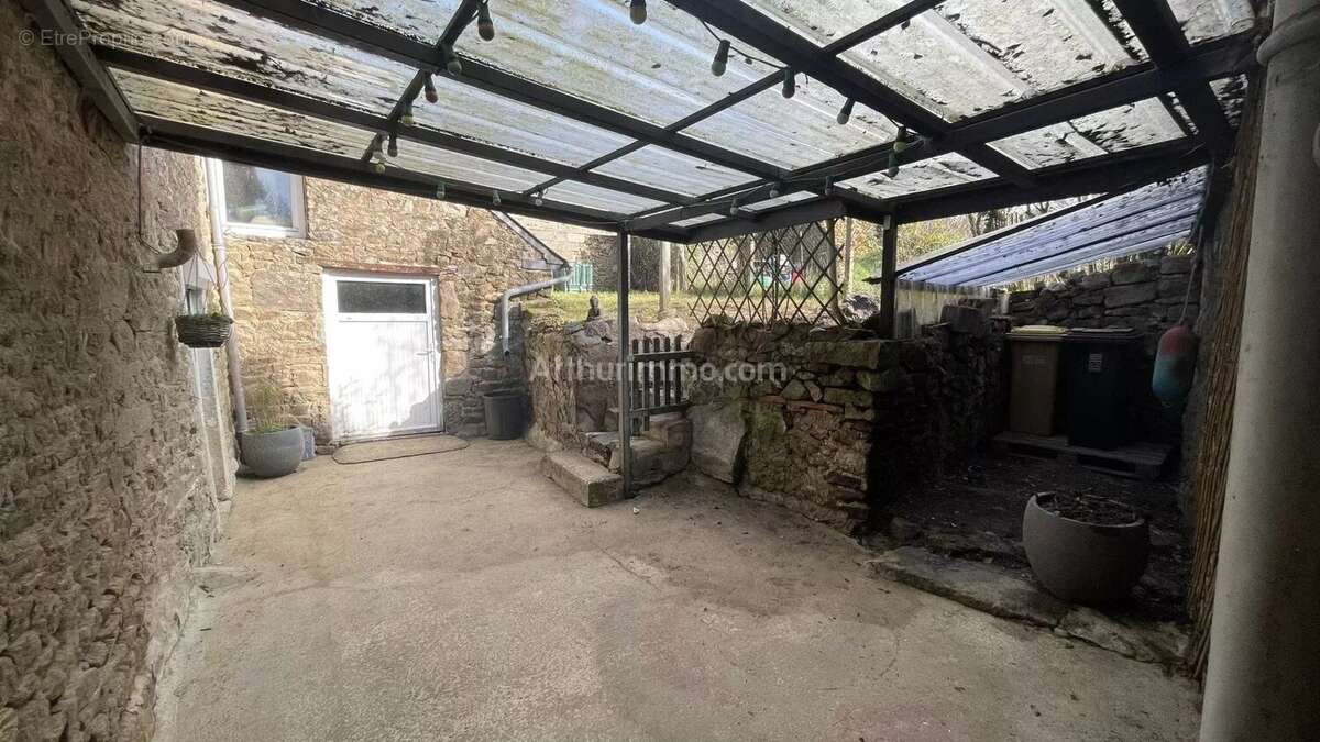 Maison à SAINT-CARREUC