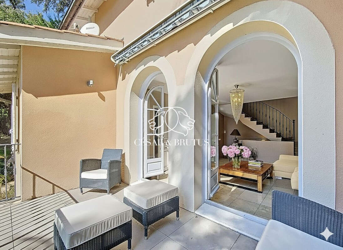 Maison 210 m² à Rillieux-La-Pape  - photo 5