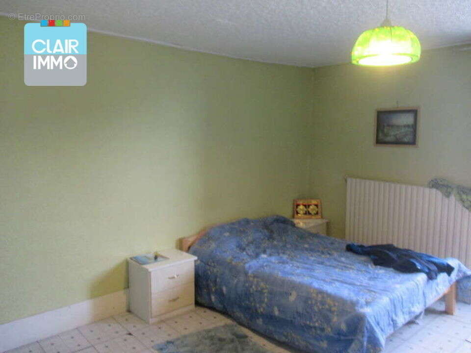 A SAINT-ALBAIN PROCHE MACON MAISON 5 PIECES DE 150 M2 SUR