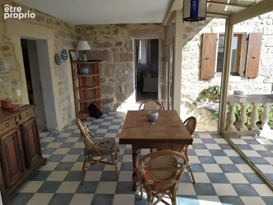 Propriété de caractère en pierres avec prestations haut de gamme, piscine et vue dégagée ? Village tous commerces - photo 4