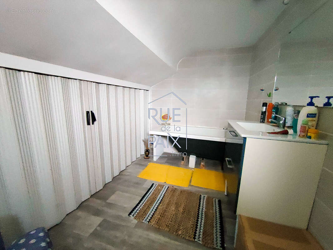 Maison à LENCLOITRE