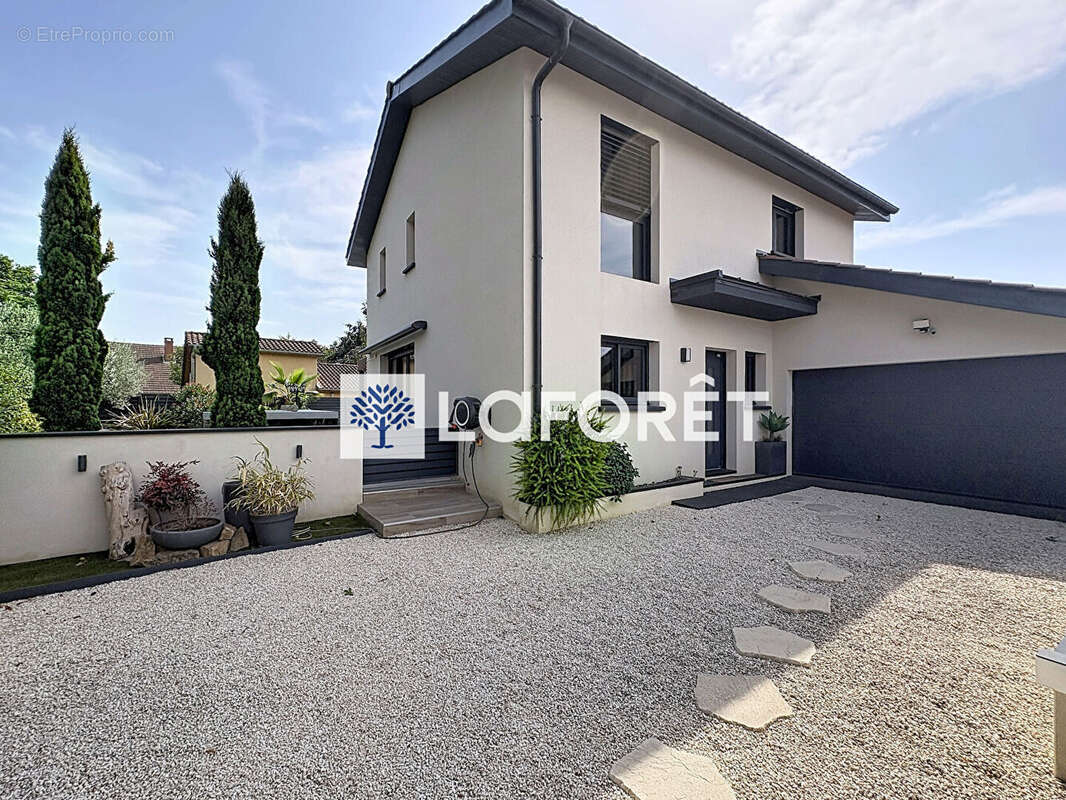 Villa Mas Rillier 5 pièces 145.30 m² avec jardin, piscine et garage - photo 16