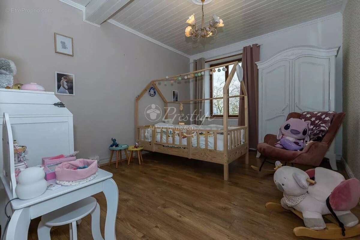 Maison à SAINT-SORLIN-DE-MORESTEL