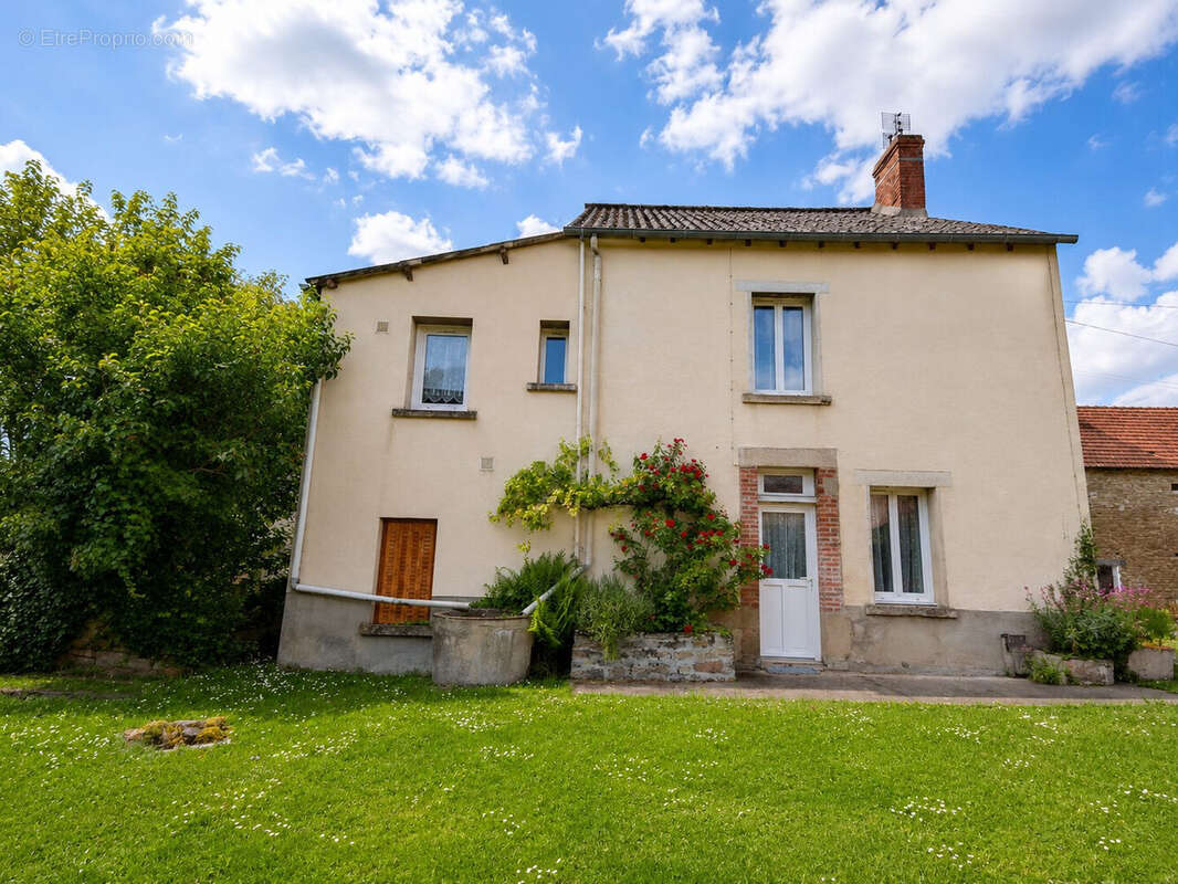 Maison à SAINT-SULPICE-LES-FEUILLES