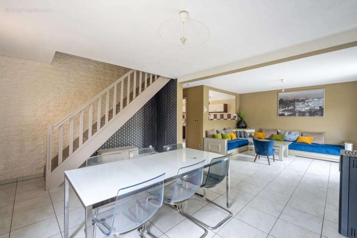 Maison de 5 pièces de 124 m² au Val-d'Hazey - photo 2