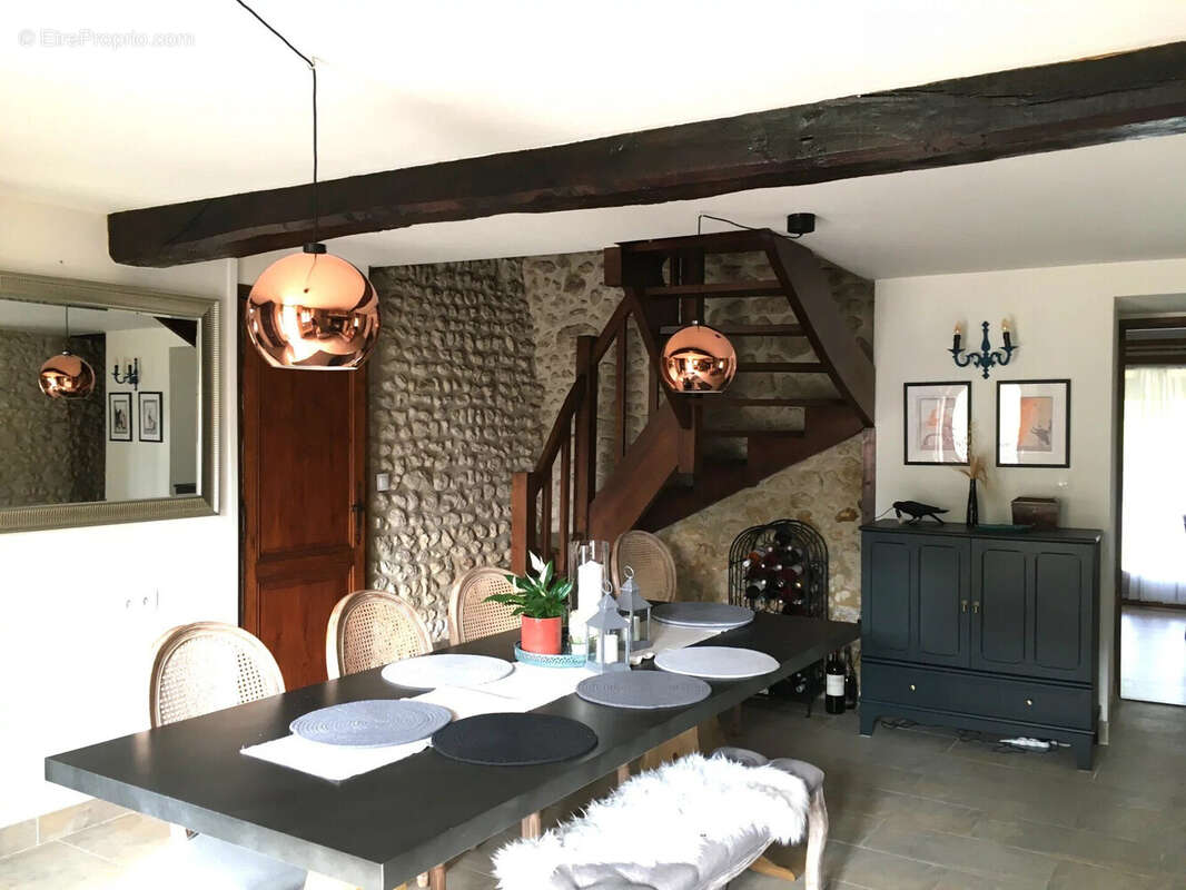 Maison 206 m² à Saint-Severin  - photo 8
